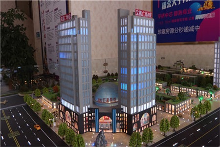 位于新七大道府都花园旁精装步梯低层，户型南北通透，