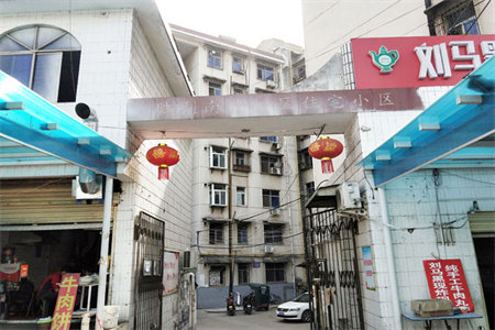 正大文苑3室1厅1卫82㎡，带车库24